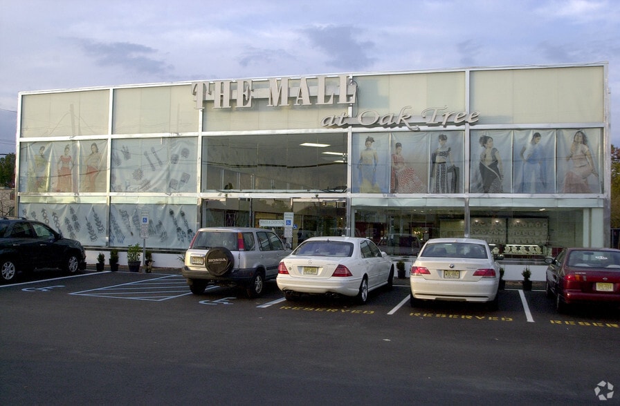 More Photos Of 1710 Oak Tree Rd, Edison Freestanding For Lease