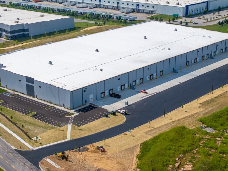 More Photos Of 331 Logistics Ave, Jeffersonville Warehouse For Lease