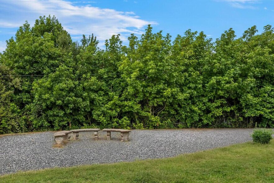 More Photos Of 164 Jameson Inn Dr, Forest City Hotel For Sale