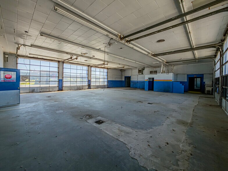 More Photos Of 104 3rd St E, Tifton Freestanding For Lease