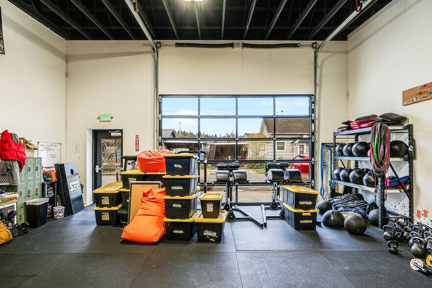 More Photos Of 403 Lewis St, Silverton Health Club For Sale