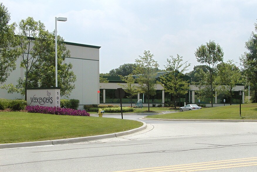 More Photos Of 1011 Woodlands Pky, Vernon Hills Warehouse For Sale