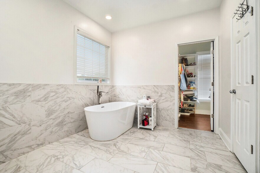 More Photos Of 2798 Glenlocke Cir NW, Atlanta Specialty For Sale