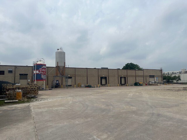 More Photos Of 10420 Metric Blvd, Austin Warehouse For Lease