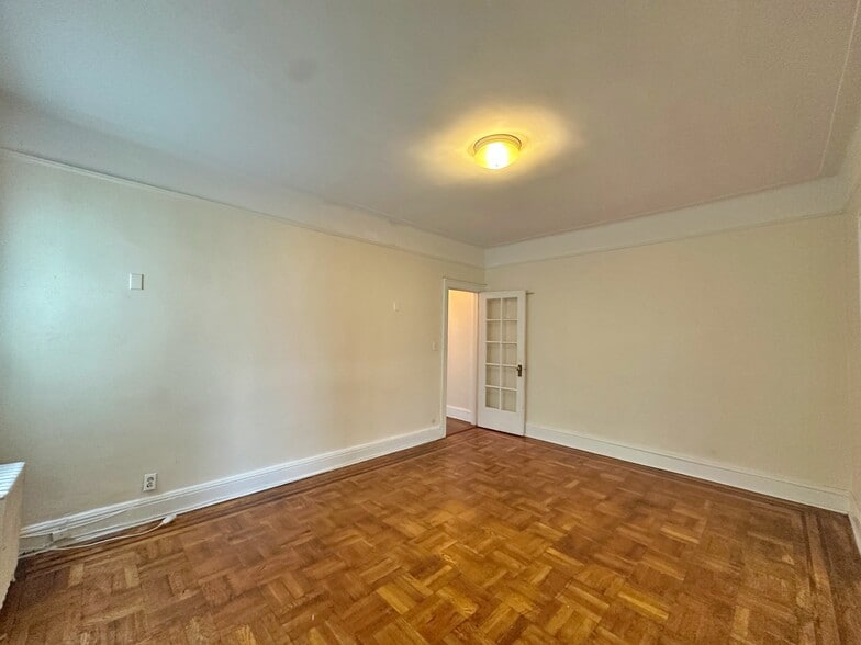 More Photos Of 3014 29th St, Long Island City Apartments For Sale