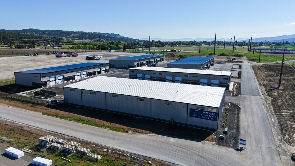 More Photos Of 4524 N Barker Rd, Spokane Valley Showroom For Lease