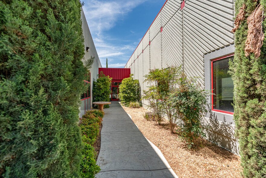 More Photos Of 314-320 E Avenue K6, Lancaster Office For Lease