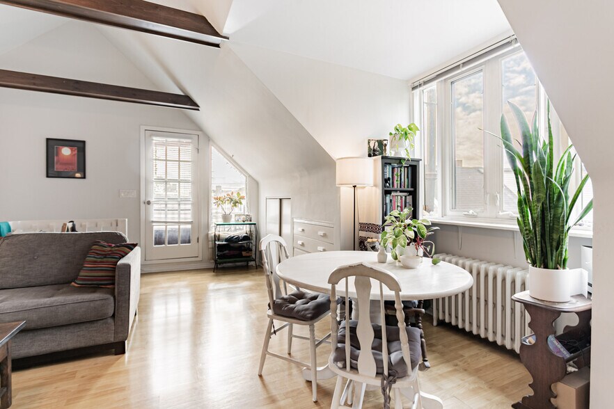 More Photos Of 164 Sunnyside Av, Toronto Multifamily For Sale