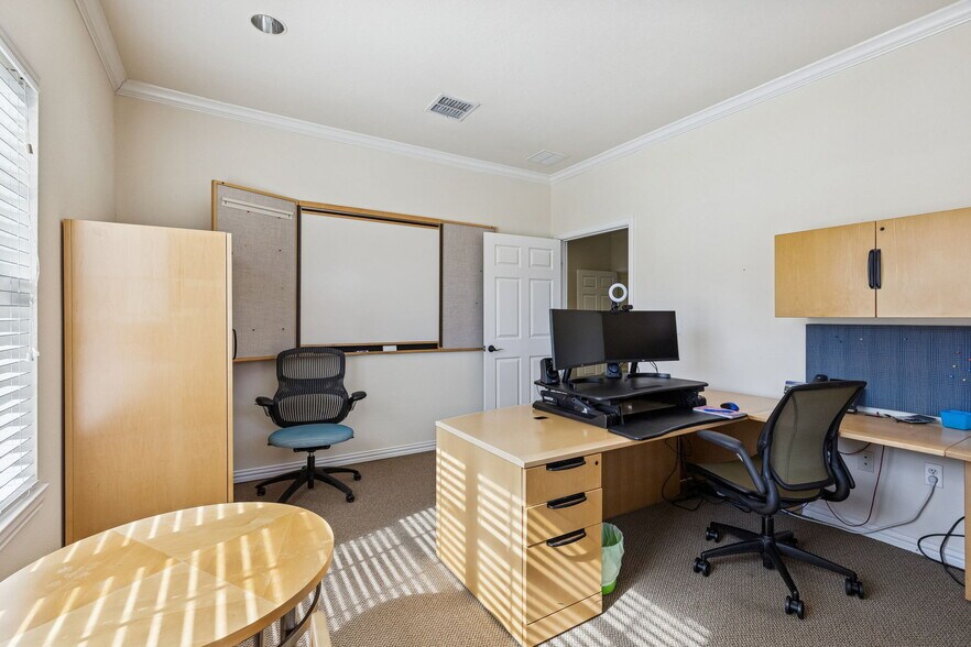 More Photos Of 6636 N Riverside Dr, Fort Worth Office For Lease
