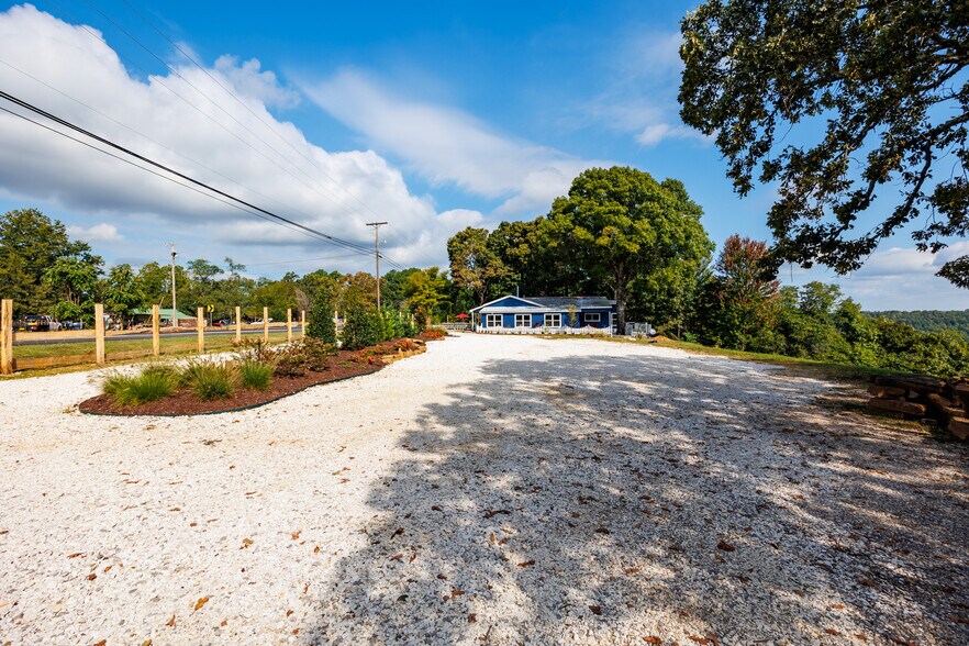 More Photos Of 21588 HWY 71, Winslow General Retail For Sale