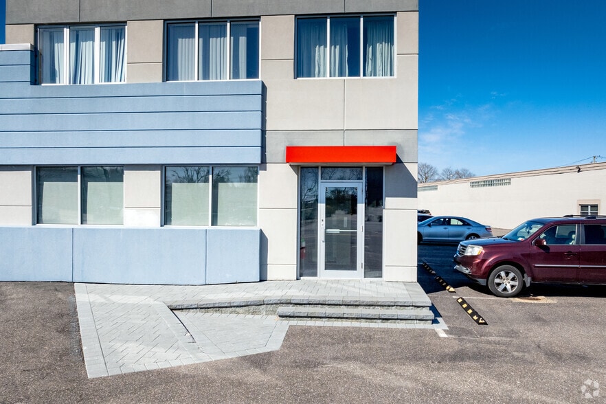 More Photos Of 150 Eileen Way, Syosset Warehouse For Lease