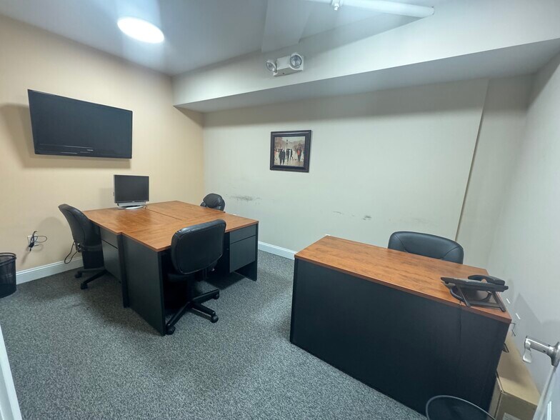 More Photos Of 9 Park Ave, Rutherford Storefront Retail Office For Lease