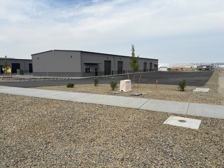 Primary Photo Of 2574 Henderson Loop, Richland Warehouse For Lease
