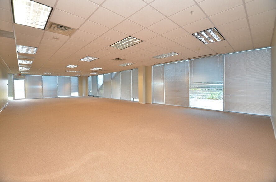 More Photos Of 7900 N Sam Houston Pky W, Houston Office For Lease