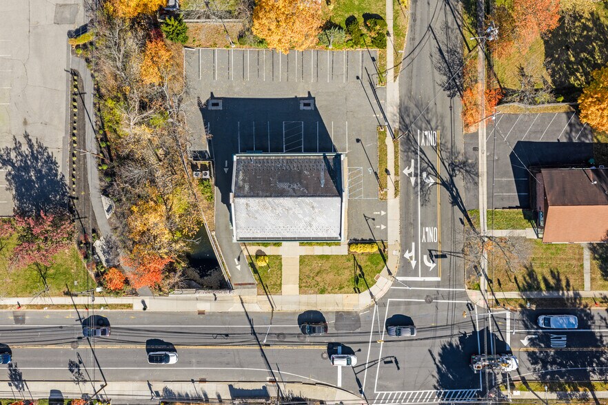 More Photos Of 434 Main St, Chatham Bank For Lease