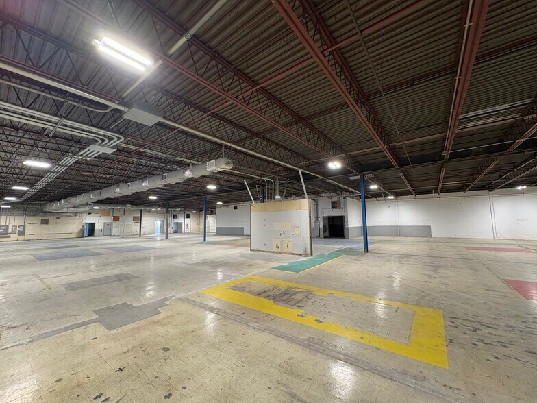 More Photos Of 200 Commerce Dr, Montgomeryville Warehouse For Sale