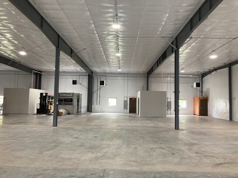 More Photos Of 810 22nd Ave E, Superior Warehouse For Lease