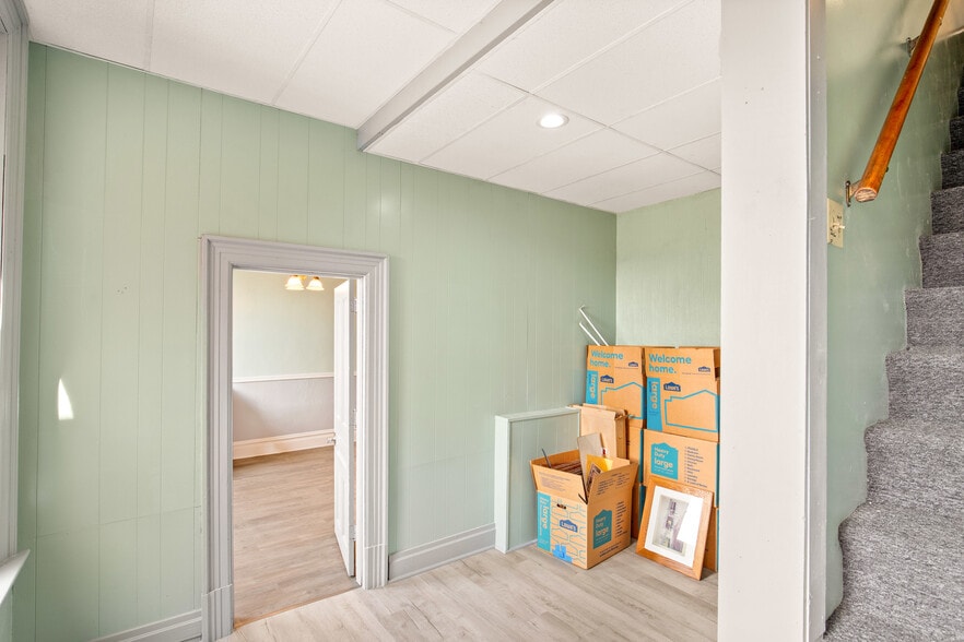 More Photos Of 105 E Main St, Somerset Storefront Retail Residential For Sale