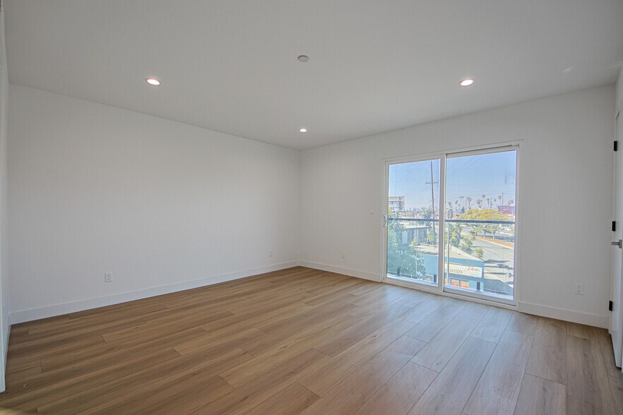 More Photos Of 1636 Longwood Ave, Los Angeles Apartments For Sale