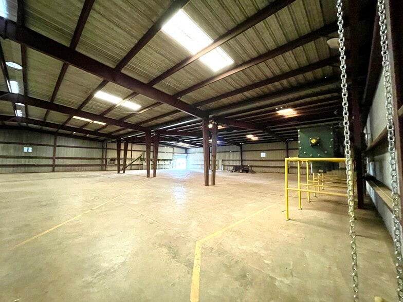 More Photos Of 15046 Grant Rd, Cypress Warehouse For Lease