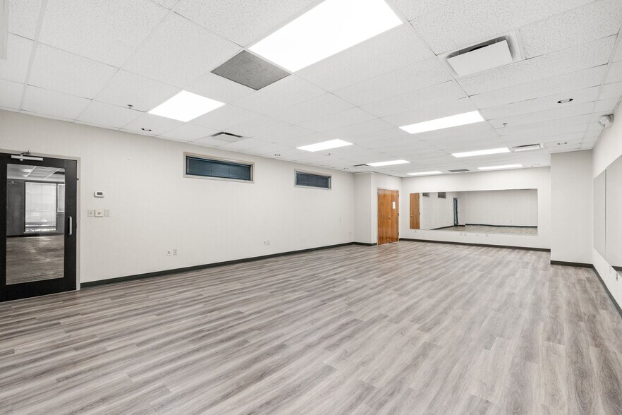 More Photos Of 8733-Unit 300 17 Bypass Hwy, Myrtle Beach Flex For Lease