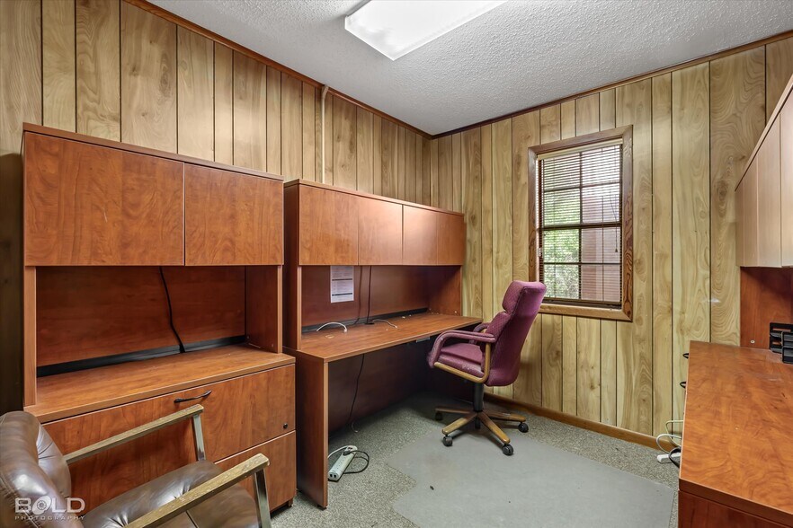 More Photos Of 523 Oxford Rd, Mansfield Office For Sale