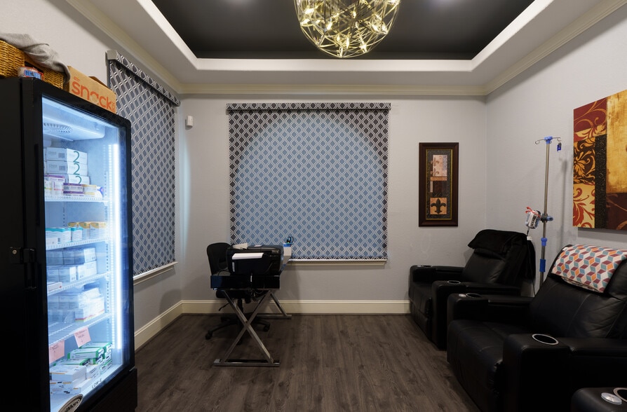 More Photos Of 13688 Breton Ridge St, Houston Medical For Sale