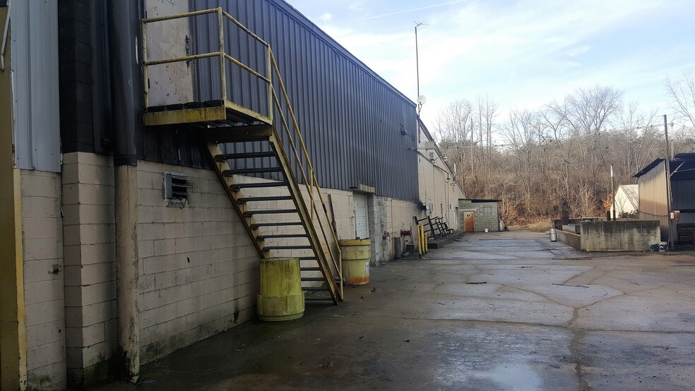 More Photos Of 9702 Iron Point Rd SE, Shawnee Manufacturing For Lease