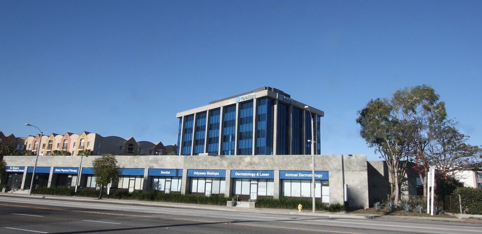 More Photos Of 4816-4834 Lincoln Blvd, Marina del Rey General Retail For Lease