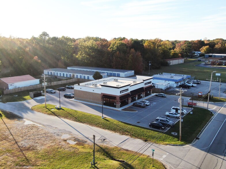 More Photos Of 1868 Hillsboro Blvd, Manchester Freestanding For Lease