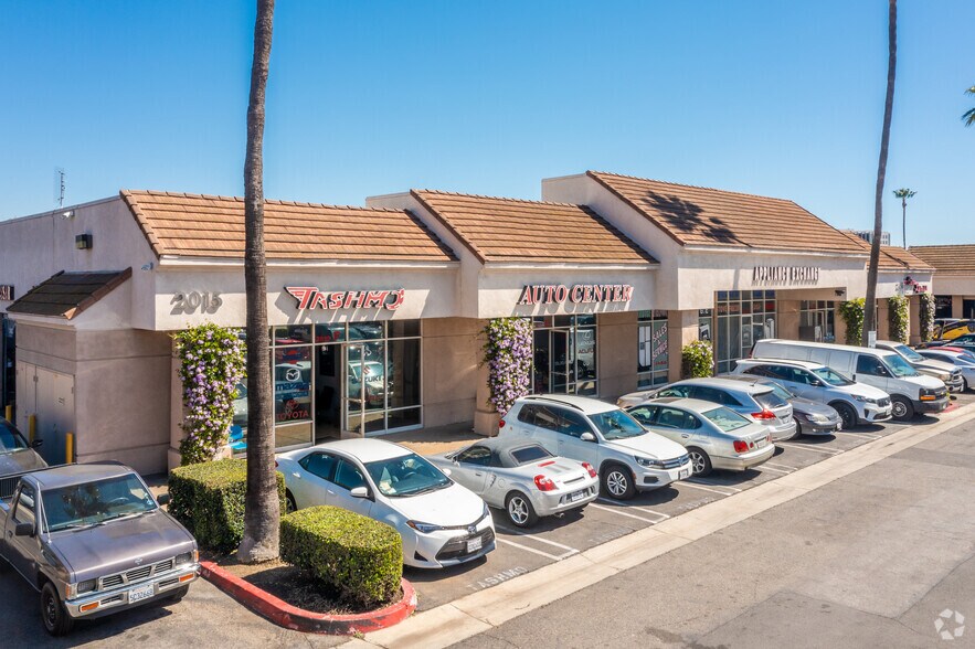 Primary Photo Of 2005-2025 N Tustin Ave, Santa Ana Auto Repair For Lease