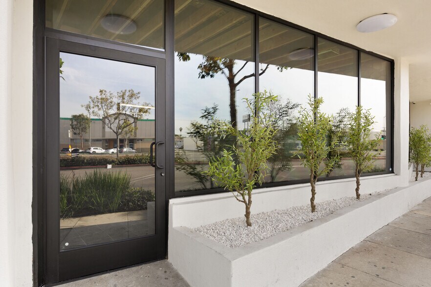 More Photos Of 13048-13052 Hawthorne Blvd, Hawthorne Storefront For Lease