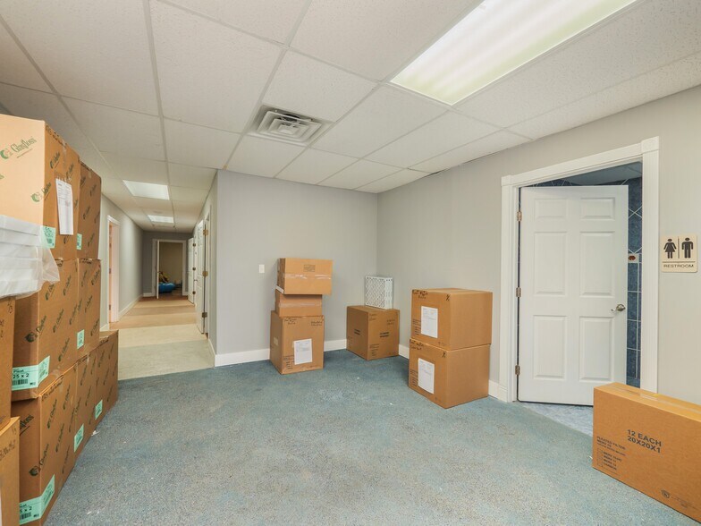 More Photos Of 318 W Byrd Blvd, Universal City Office For Sale
