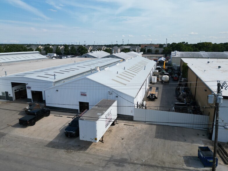 More Photos Of 8230-8240 Lovett Ave, Dallas Warehouse For Lease