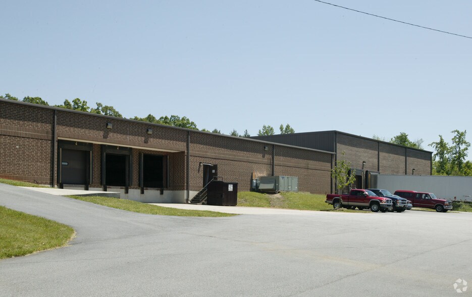 More Photos Of 512 Townsend Ave, High Point Warehouse For Sale