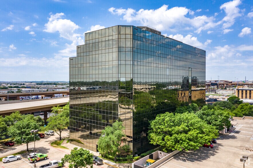 More Photos Of 2711 Lyndon B Johnson Fwy, Dallas Office For Lease