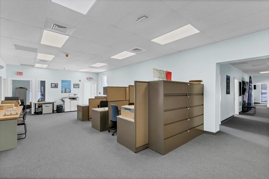 More Photos Of 118 Quinnipiac Ave, North Haven Warehouse For Lease