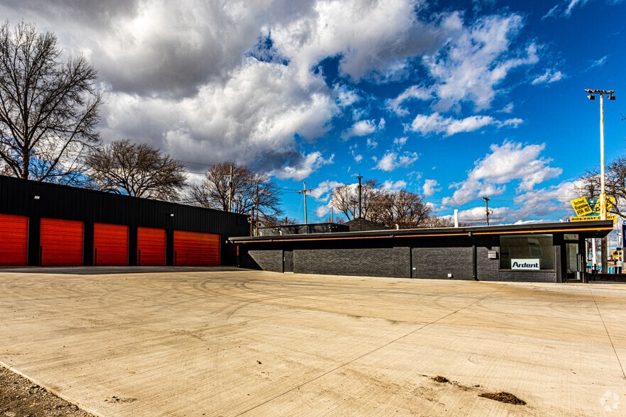 More Photos Of 5914 Troost Ave, Kansas City Flex For Lease