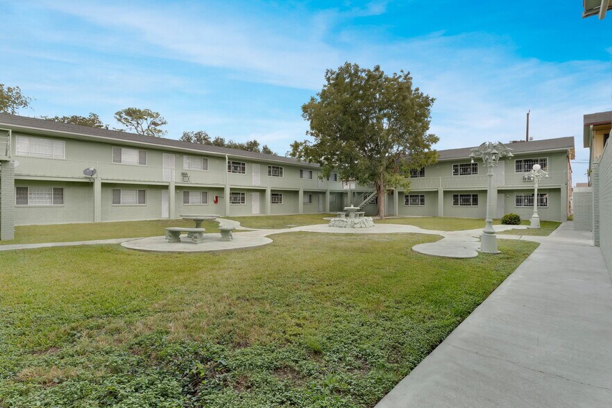 More Photos Of 3501 N Macgregor Way, Houston Apartments For Sale