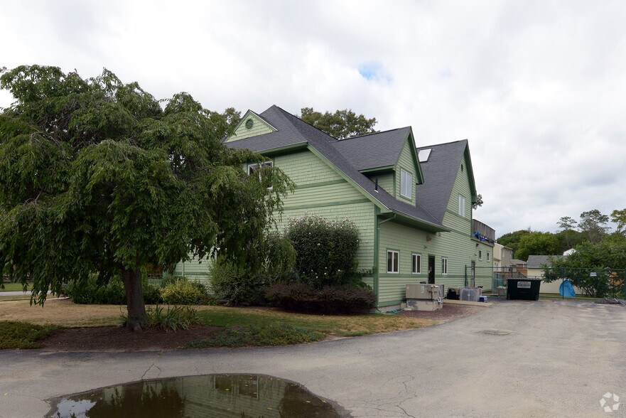 Primary Photo Of 4300 Post Rd, Warwick Medical For Sale