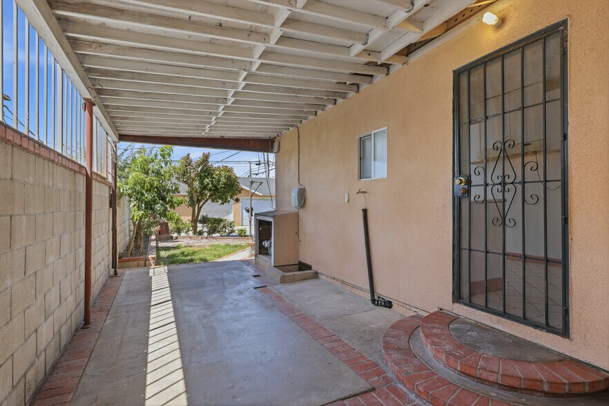 More Photos Of 932 E 23rd St, Long Beach Multifamily For Sale