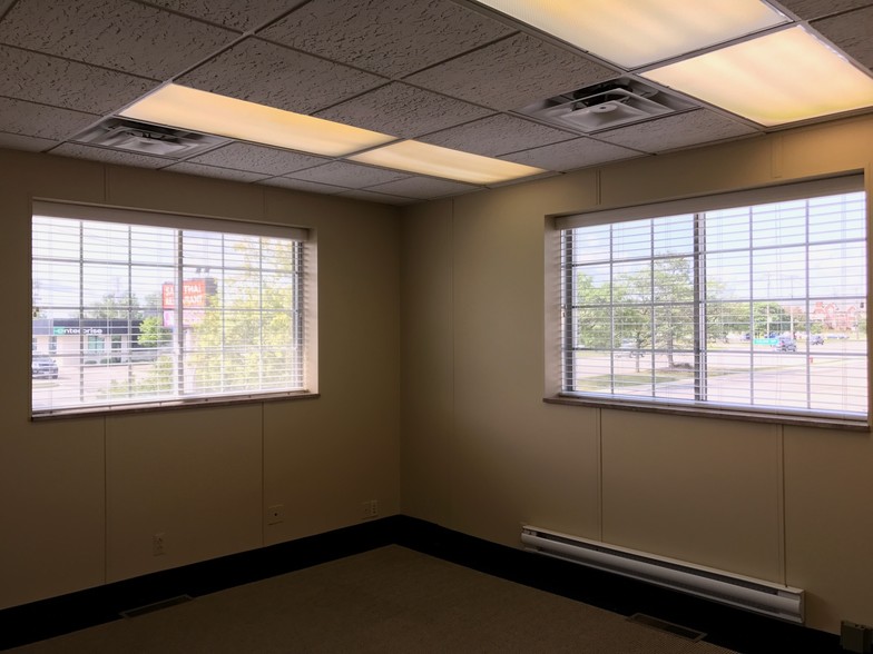 More Photos Of 2820 W Maple Rd, Troy Office For Lease