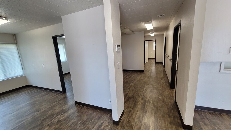 More Photos Of 45 Foley St, Santa Rosa Light Distribution For Lease