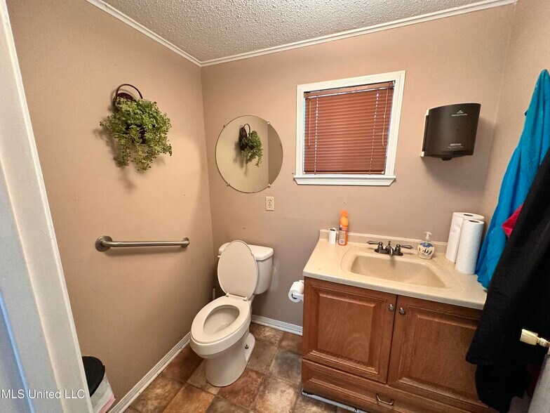 More Photos Of 415 Old Pass Rd, Long Beach Freestanding For Sale