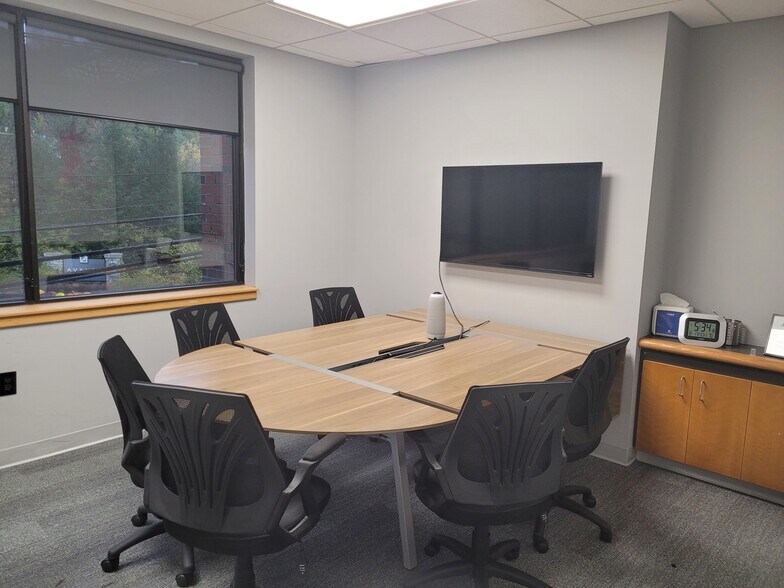 More Photos Of 1466 Main St, Waltham Office For Sale