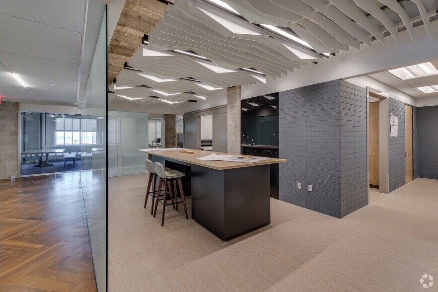 More Photos Of 320 S Boston Ave, Tulsa Office For Sale