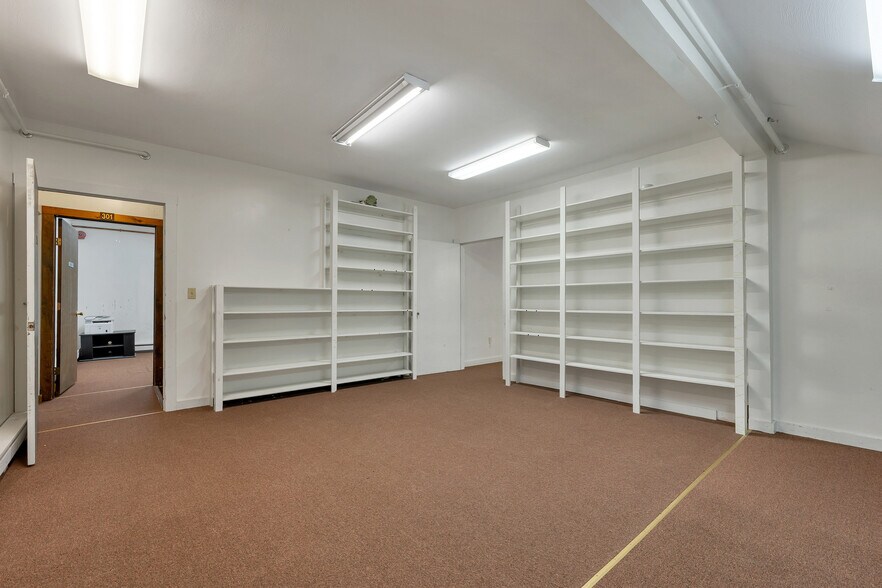 More Photos Of 40 Mammoth Rd, Londonderry Daycare Center For Sale