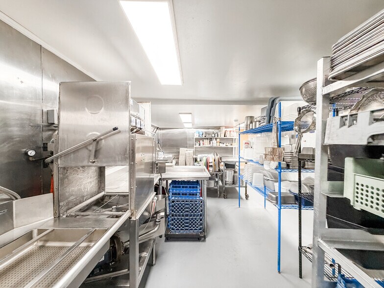 More Photos Of 170 South St, Brooklyn Restaurant For Sale