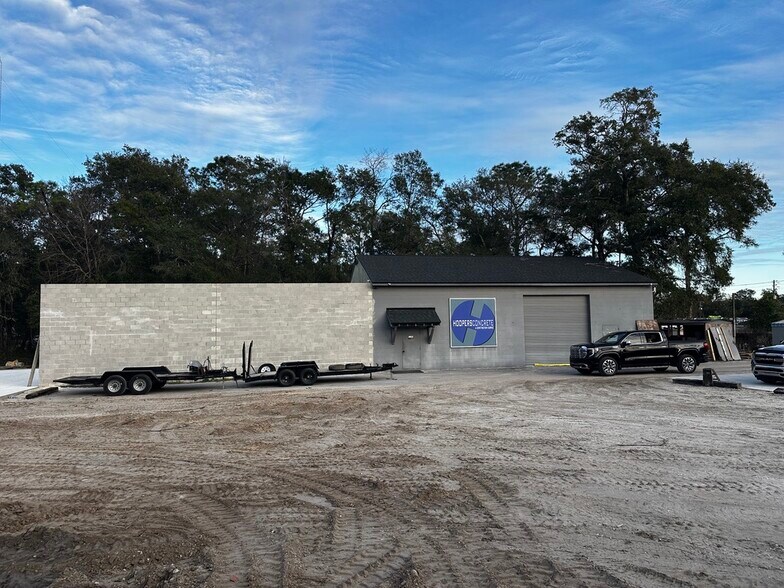 More Photos Of 16299 Cortez Blvd, Brooksville Service For Sale