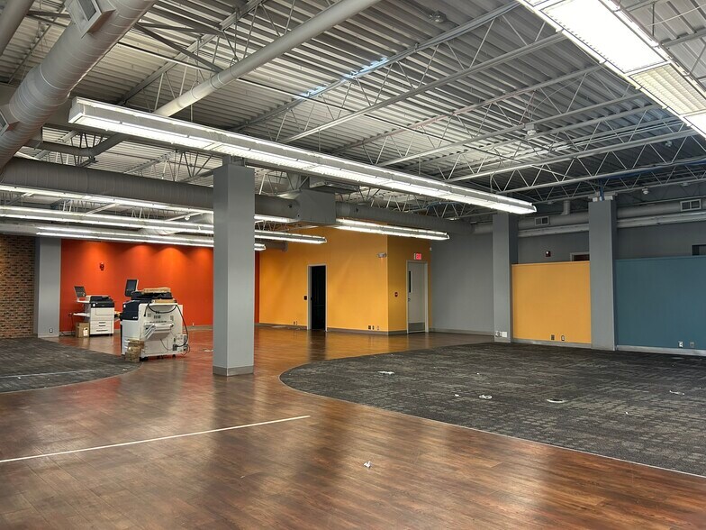 More Photos Of 423 N Main St, Royal Oak Office For Lease